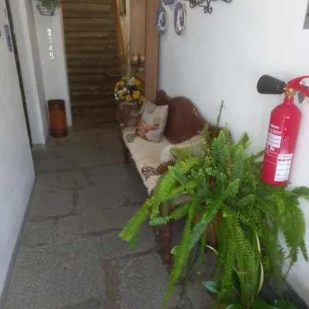 Casa Da Avo Maria, Largo De Santo Antonio, N 97395al *