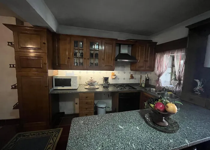 Casa Da Avo Maria, Largo De Santo Antonio, N 97395al