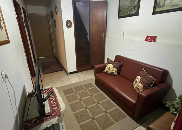 Casa Da Avo Maria, Largo De Santo Antonio, N 97395al